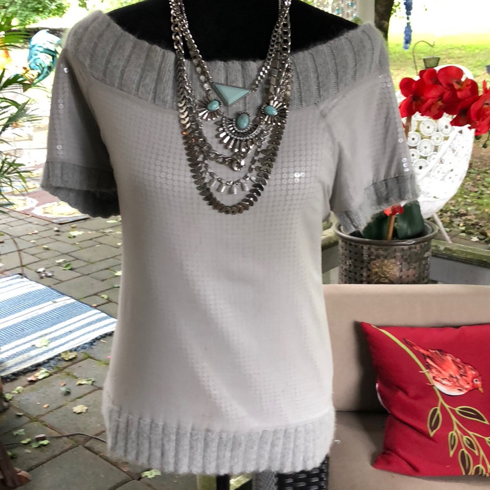 Beyond stunning Alice and Olivia top